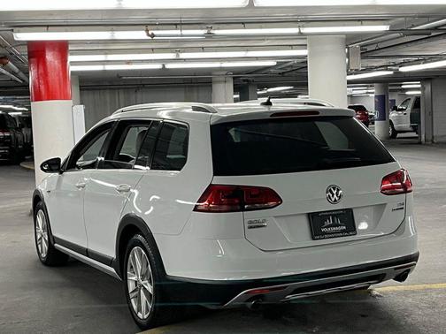 2017 Volkswagen Golf Alltrack TSI S