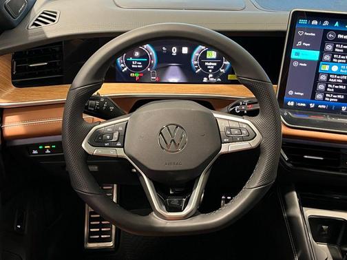 2025 Volkswagen Tiguan 2.0T SEL R-Line 4MOTION