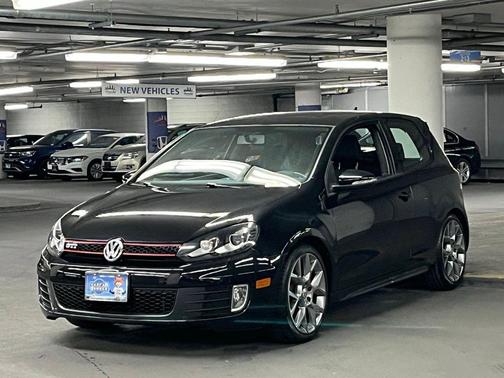 Deep Black Pearl Metallic 2013 Volkswagen GTI 2-Door