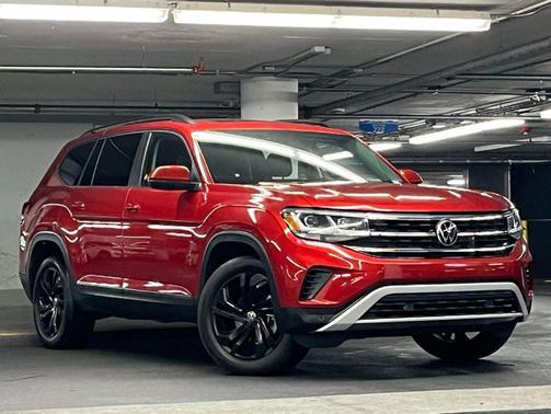 Aurora Red Metallic 2022 Volkswagen Atlas 2.0T SE w/Technology