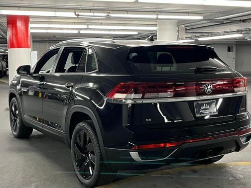 Deep Black Pearl 2026 Volkswagen Atlas 2.0T SE w/Technology 4MOTION