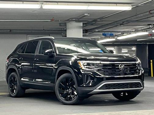 Deep Black Pearl 2026 Volkswagen Atlas 2.0T SE w/Technology 4MOTION