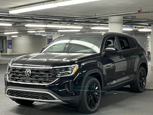 Deep Black Pearl 2026 Volkswagen Atlas 2.0T SE w/Technology 4MOTION