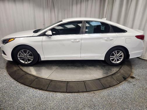 Quartz White Pearl 2016 Hyundai SONATA SE