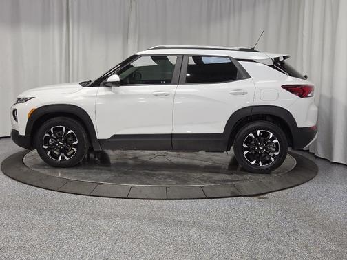 Summit White 2022 Chevrolet Trailblazer LT