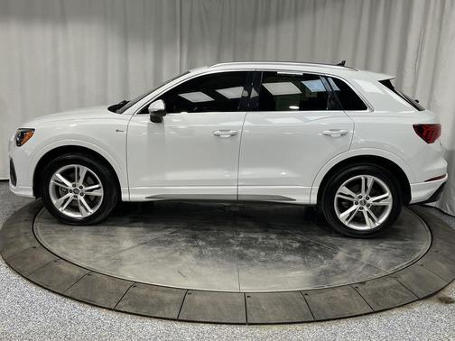 2020 Audi Q3 45 S line Premium