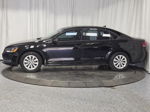 Black Uni 2015 Volkswagen Passat 1.8T S