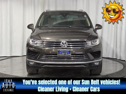 Black Oak Brown Metallic 2016 Volkswagen Touareg VR6 Lux