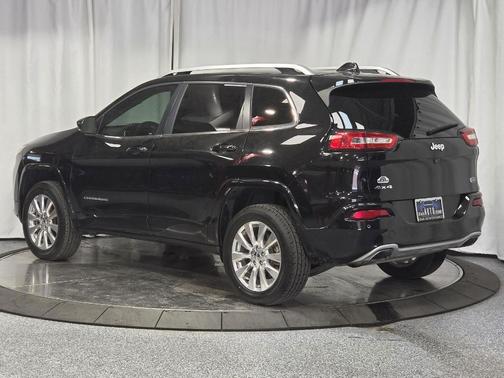 Diamond Black Crystal Pearlcoat 2017 Jeep Cherokee Overland