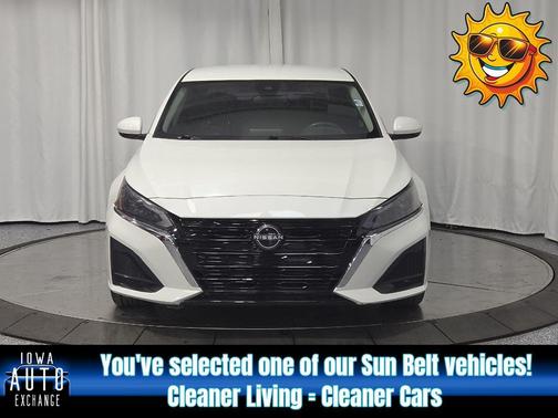 Pearl White Tricoat 2023 Nissan Altima 2.5 SV
