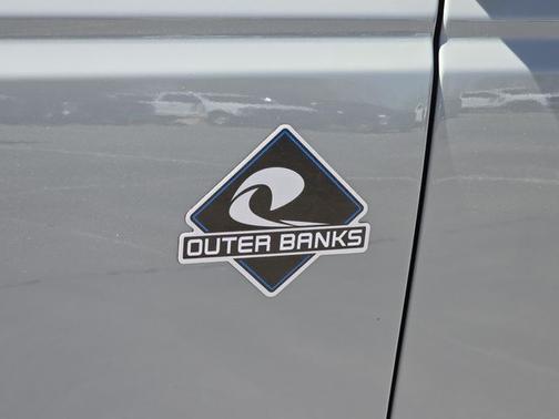 CACTUS GRAY 2024 Ford Bronco OUTER BANKS