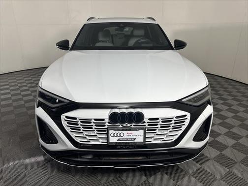 2024 Audi Q8 e-tron Prestige quattro