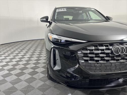 2025 Audi Q5 Premium TFSI quattro S tronic
