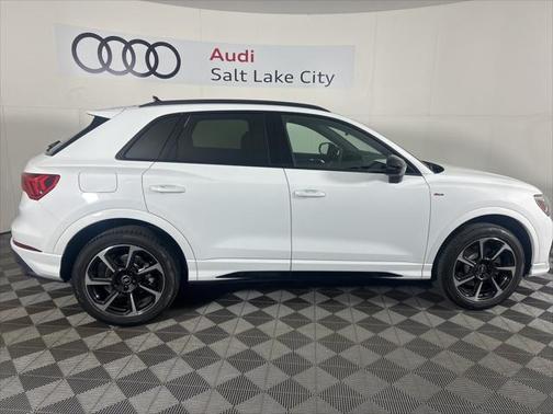 2025 Audi Q3 Premium 45 TFSI S line quattro Tiptronic