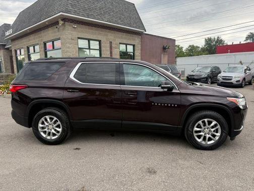 Cherry 2020 Chevrolet Traverse LT Cloth
