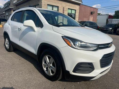 White 2019 Chevrolet Trax LT
