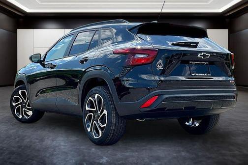 Mosaic Black Metallic 2026 Chevrolet Trax FWD 2RS