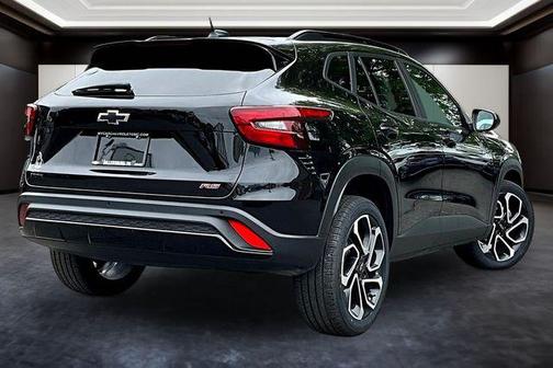 Mosaic Black Metallic 2025 Chevrolet Trax FWD 2RS