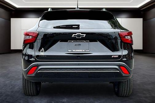 Mosaic Black Metallic 2025 Chevrolet Trax FWD 2RS