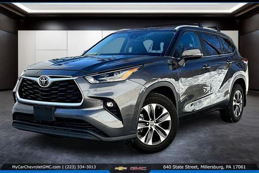 Magnetic Gray Metallic 2023 Toyota Highlander XLE