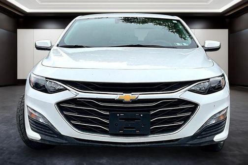 Summit White 2024 Chevrolet Malibu FWD 1LT