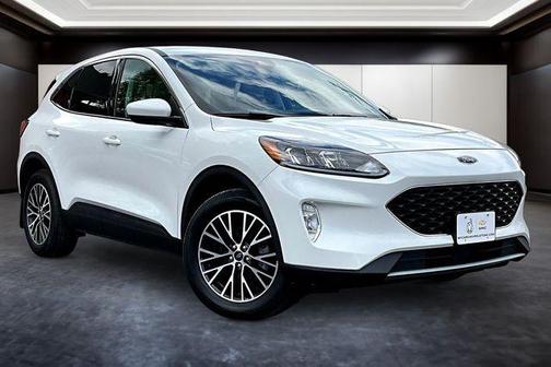 Star White Metallic Tri-Coat 2022 Ford Escape SEL