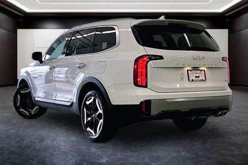 Glacial White Pearl 2025 Kia Telluride S