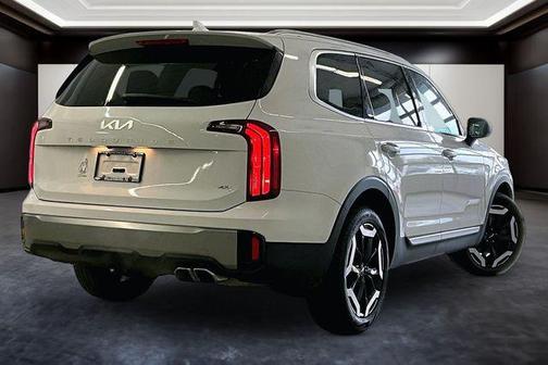 Glacial White Pearl 2025 Kia Telluride S