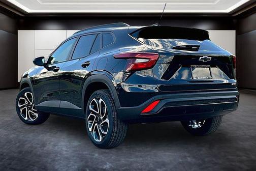 Mosaic Black Metallic 2026 Chevrolet Trax FWD 2RS