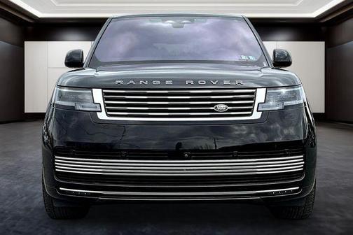 Ligurian Black SV Bespoke Ultra Metallic Gloss 2023 Land Rover Range Rover SV