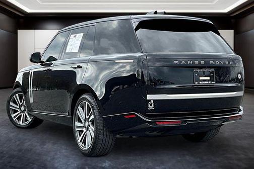 Ligurian Black SV Bespoke Ultra Metallic Gloss 2023 Land Rover Range Rover SV