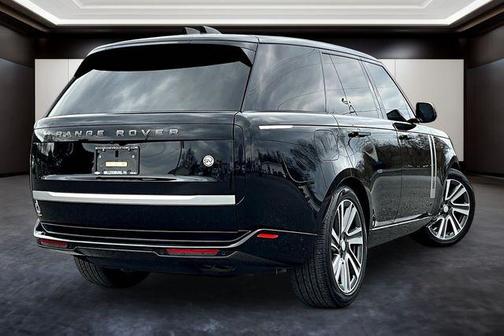 Ligurian Black SV Bespoke Ultra Metallic Gloss 2023 Land Rover Range Rover SV