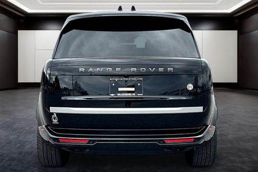 Ligurian Black SV Bespoke Ultra Metallic Gloss 2023 Land Rover Range Rover SV