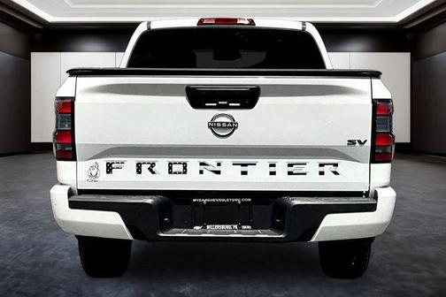 Glacier White 2022 Nissan Frontier SV