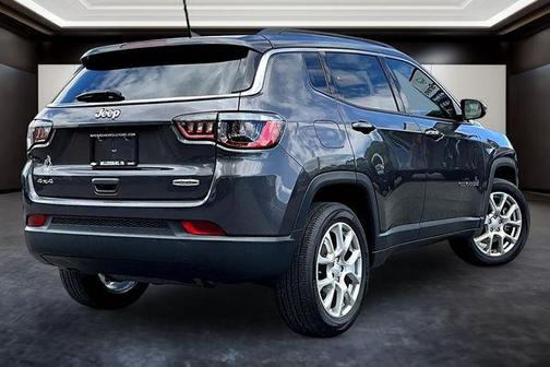 Granite Crystal Metallic Clearcoat 2023 Jeep Compass Latitude Lux