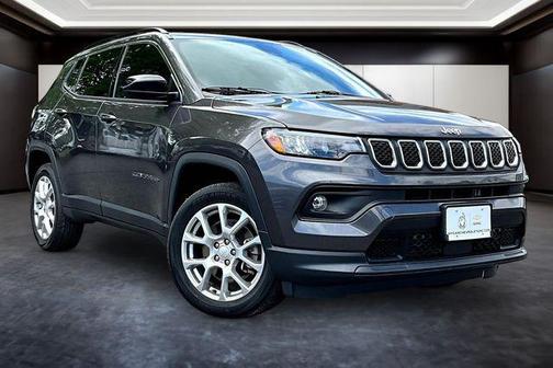 Granite Crystal Metallic Clearcoat 2023 Jeep Compass Latitude Lux