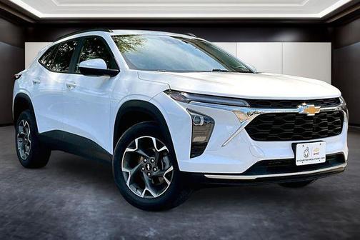 Summit White 2025 Chevrolet Trax LT