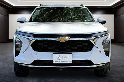 Summit White 2025 Chevrolet Trax LT