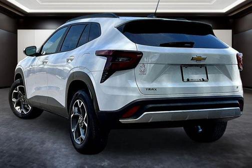 Summit White 2025 Chevrolet Trax LT