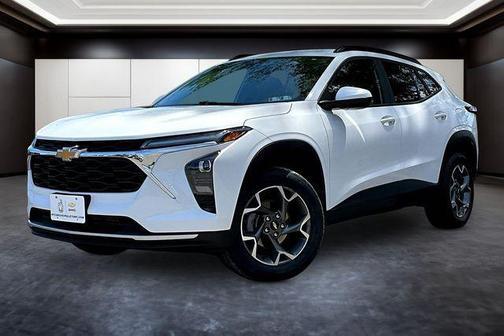 Summit White 2025 Chevrolet Trax LT