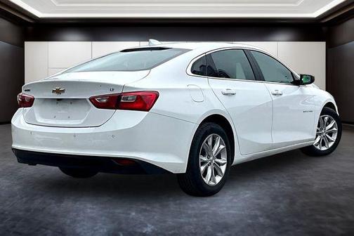 Summit White 2024 Chevrolet Malibu FWD 1LT
