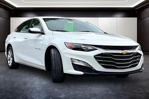Summit White 2024 Chevrolet Malibu FWD 1LT