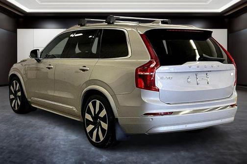 2023 Volvo XC90 Recharge Plug-In Hybrid T8 Ultimate Bright Theme 7-Seater