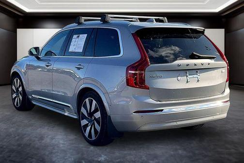 Silver Dawn Metallic 2023 Volvo XC90 Recharge Plug-In Hybrid T8 Ultimate Bright Theme 7-Seater