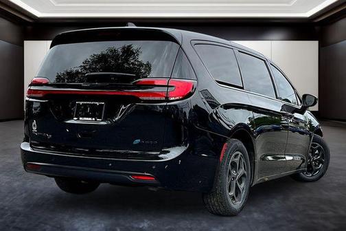Brilliant Black Crystal Pearlcoat 2023 Chrysler Pacifica Hybrid Touring L