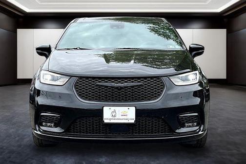 Brilliant Black Crystal Pearlcoat 2023 Chrysler Pacifica Hybrid Touring L