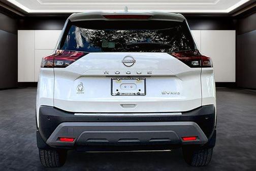 Pearl White Tricoat 2023 Nissan Rogue SV