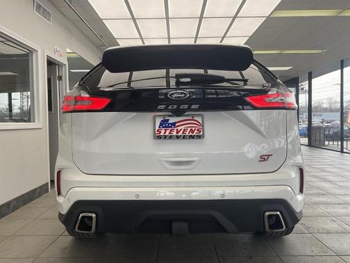 Star White 2022 Ford Edge ST