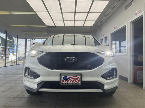 Star White 2022 Ford Edge ST