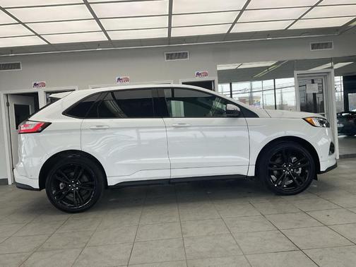 Star White 2022 Ford Edge ST